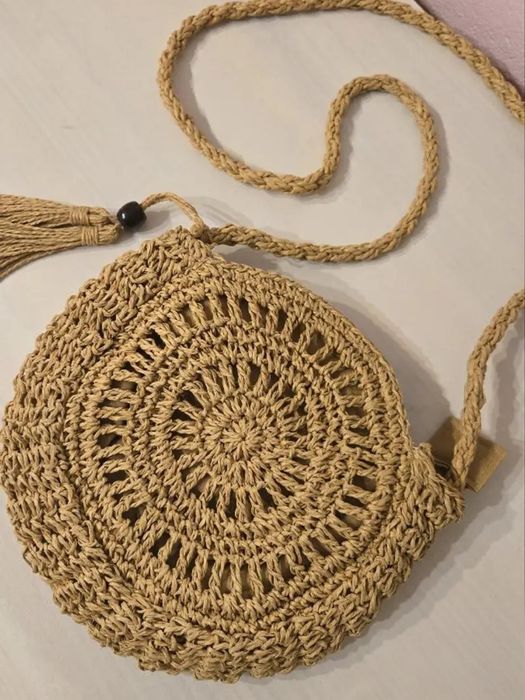 Чанта плетена.  .