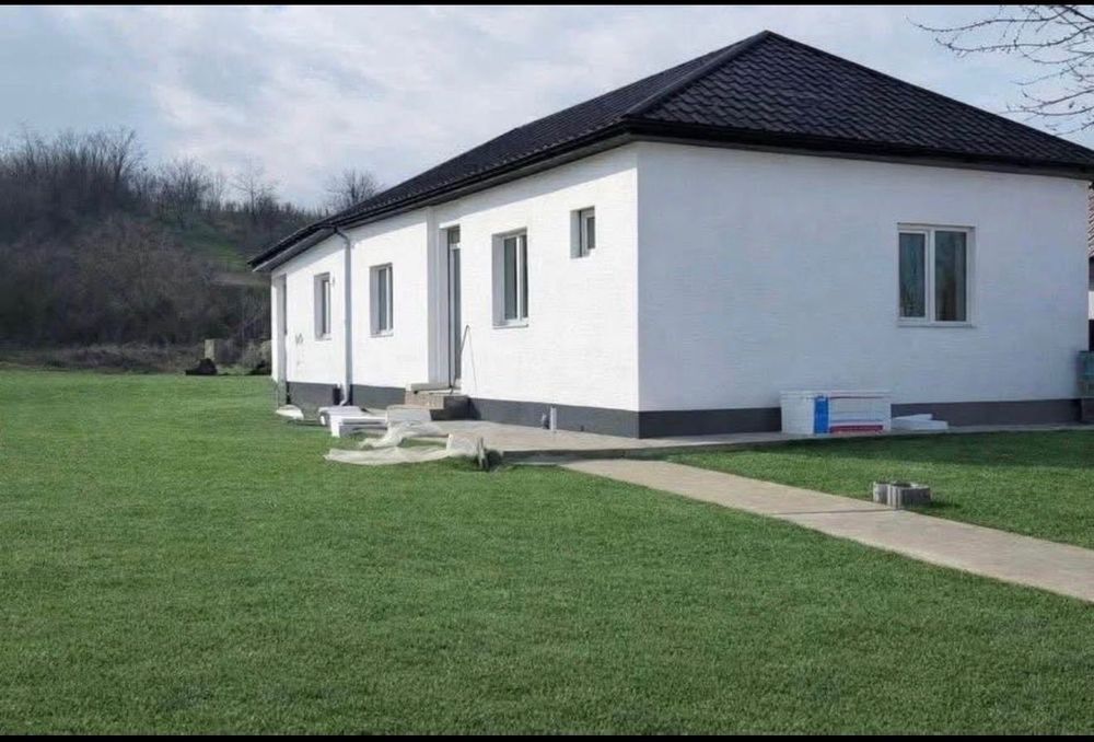 Casă de vanzare !