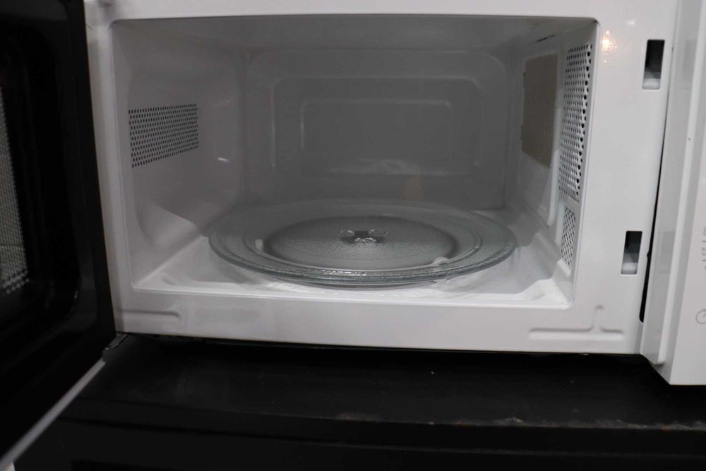 Микровълнова фурна Cecotec ProClean 2010, Обем 20 л, Мощност 700 W