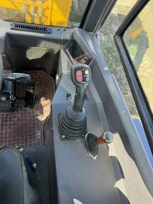 Челен товарач HYTEC ZL18A