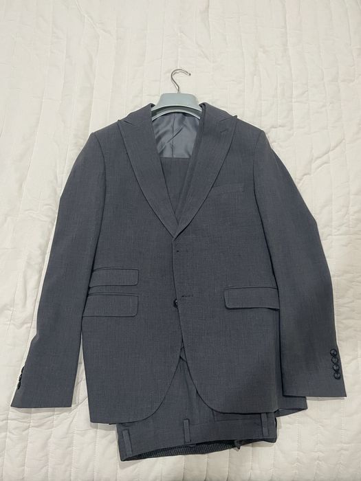 Продам костюм почти новый