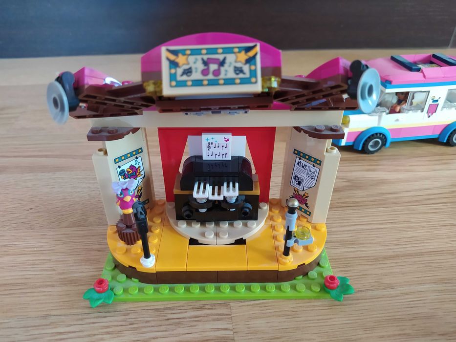 2бр. LEGO Friends  - Парк шоуто на Андреа+Спец. бус на Olivia