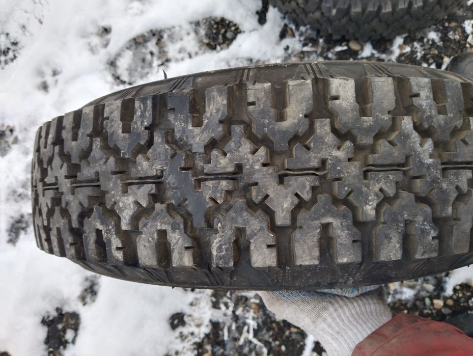 Продам резину. 2 балона