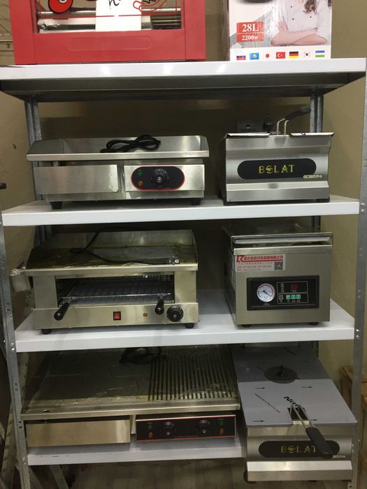 Фритюрница, гриль и разделочный стол