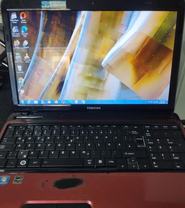 Se vinde laptop Toshiba Satellite L750D-14R