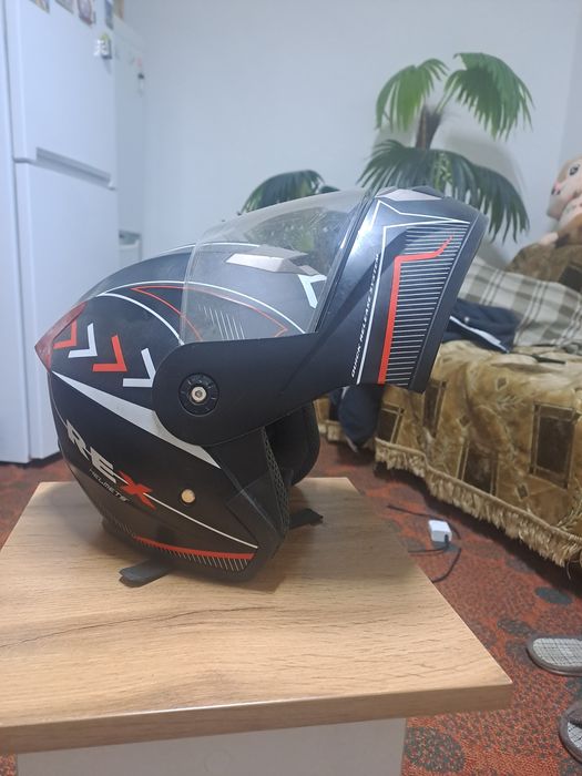 Продам каску в хорошем состоянии