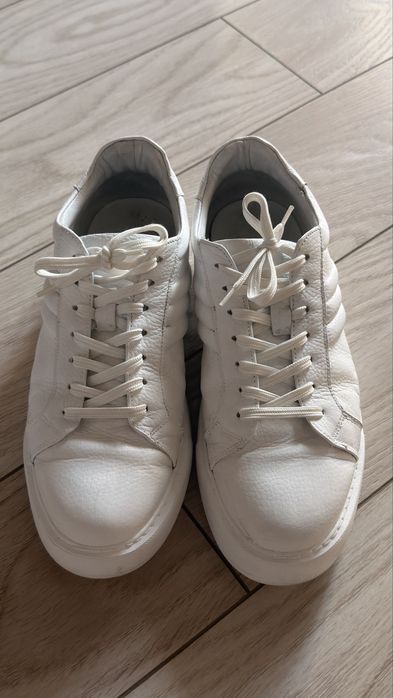 Adidasi Ac and Co 42, Nike 41.