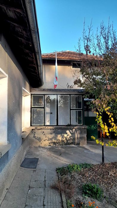 Продавам къща в с.Зимница