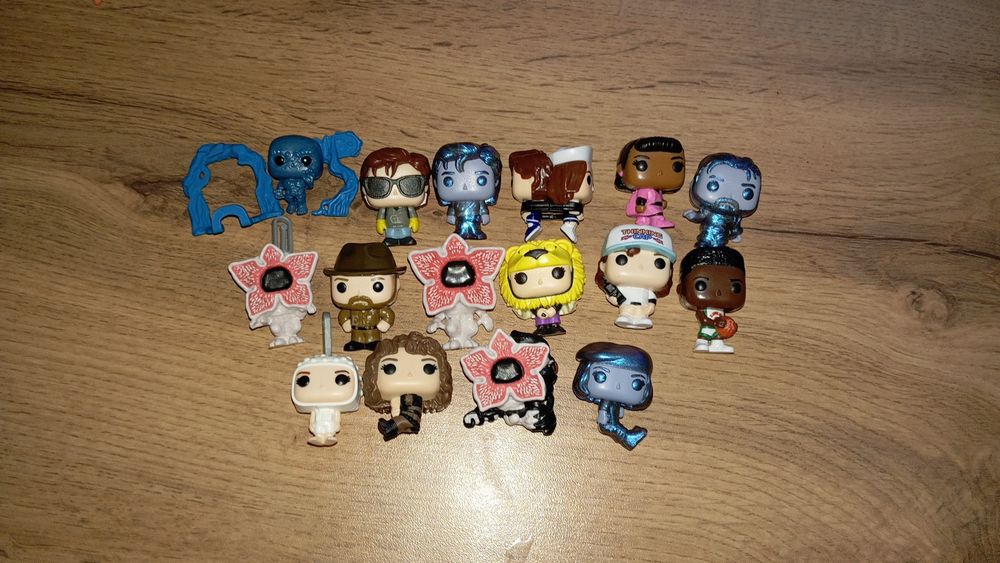 Stranger things kinder joy