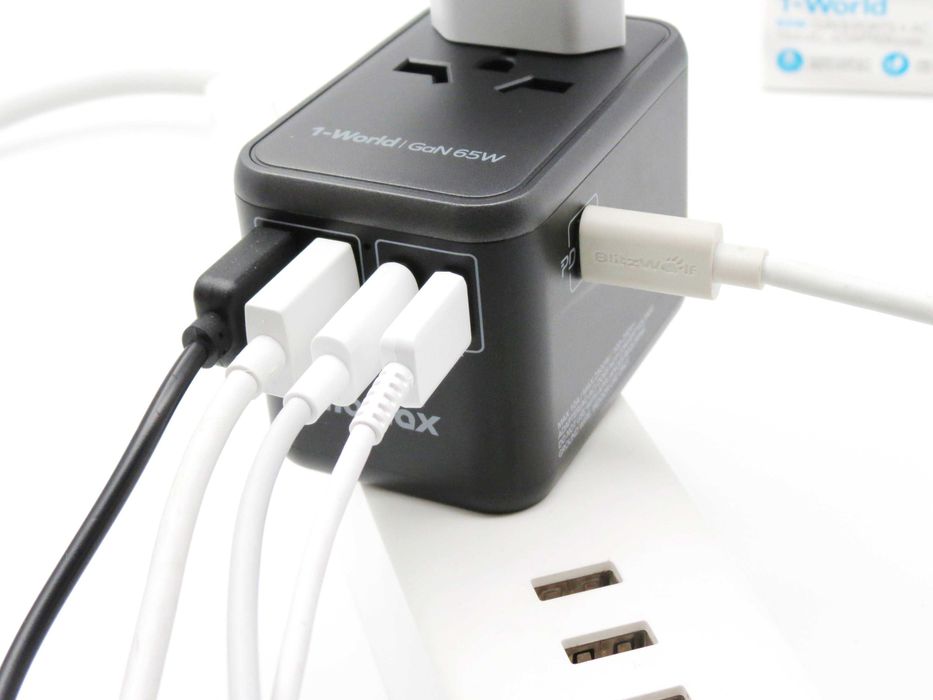 Adaptor de călătorie Momax 1-World UA8 – 65W GaN, 5 porturi