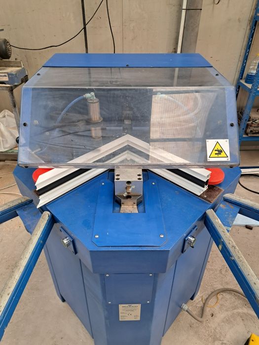 Masina , utilaj sertizat profile aluminiu