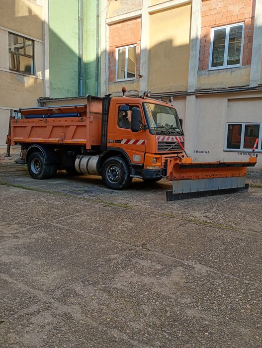 Vând.volvo basculabil cu lama și sărăriță