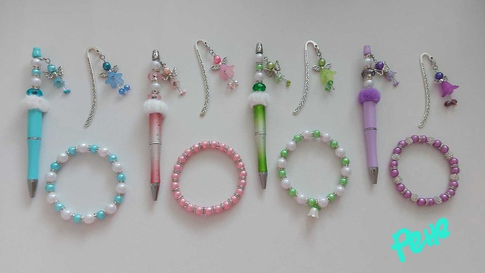 Комплекти бижута от гривна, химикалка и книгоразделител с феи и цветя