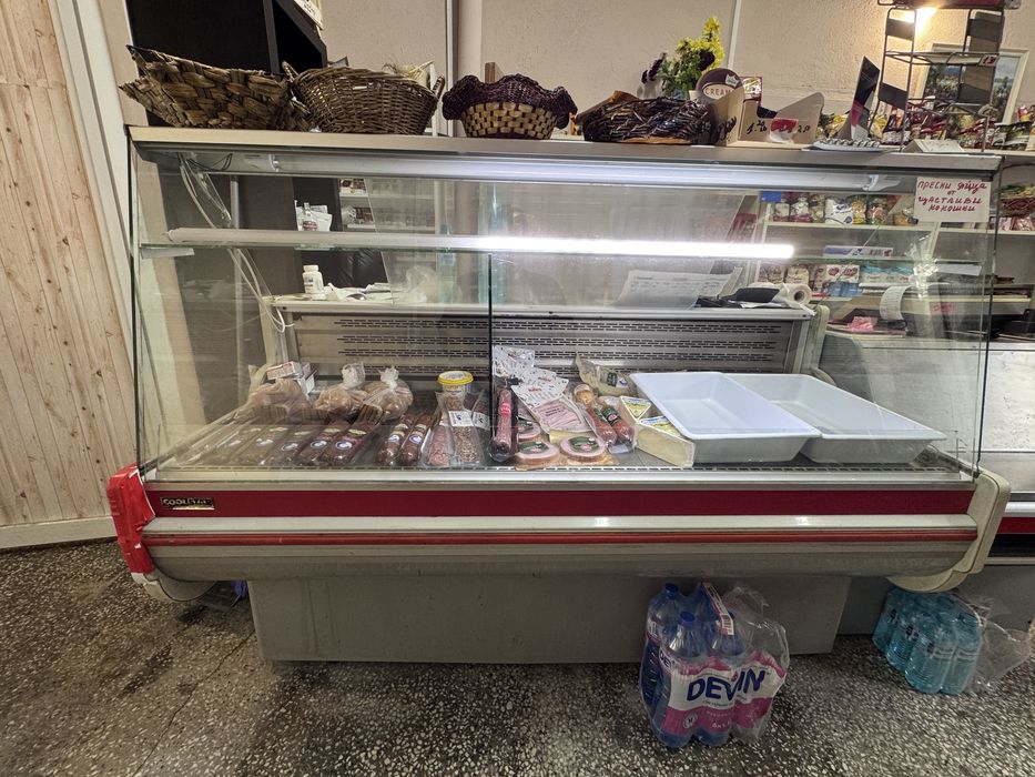 Хладилна Витрина и щанд