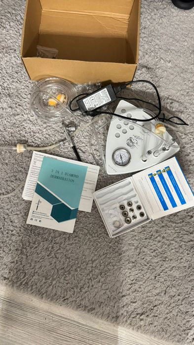 Aparat „3 în 1” microdermabraziune diamant + vacuum + spray