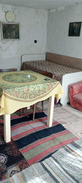 Продавам два обединени имота с две къщи