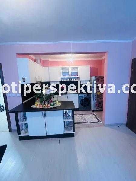 Продава се Тристаен апартамент в Пловдив, Остромила - 120 кв.м за 1634 €/кв.м - Снимка #2