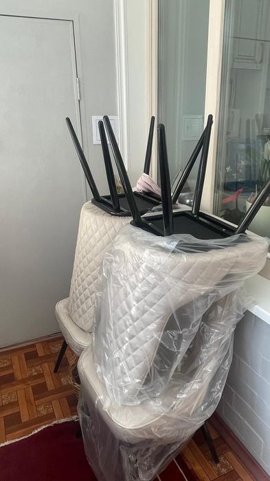 Продам стулья новые