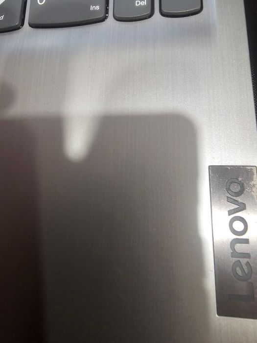 Продам современный ноутбук lenovo сумка мышка