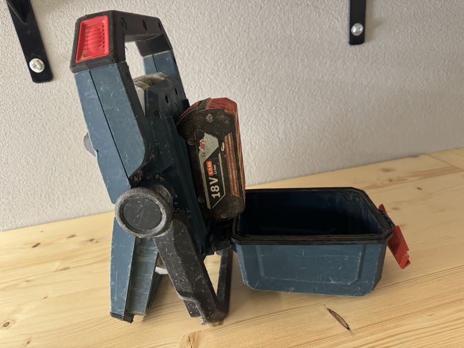 Lanterna de santier BOSCH Gli18V-2200C + baterie