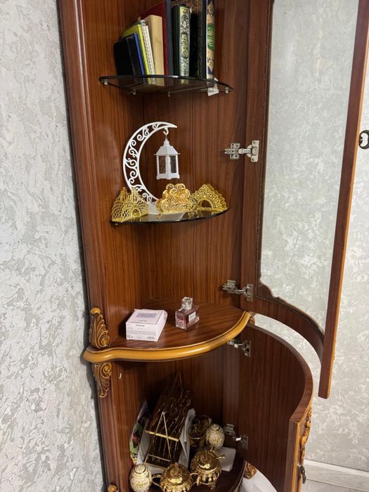 Продам сервант в хорошем состояние