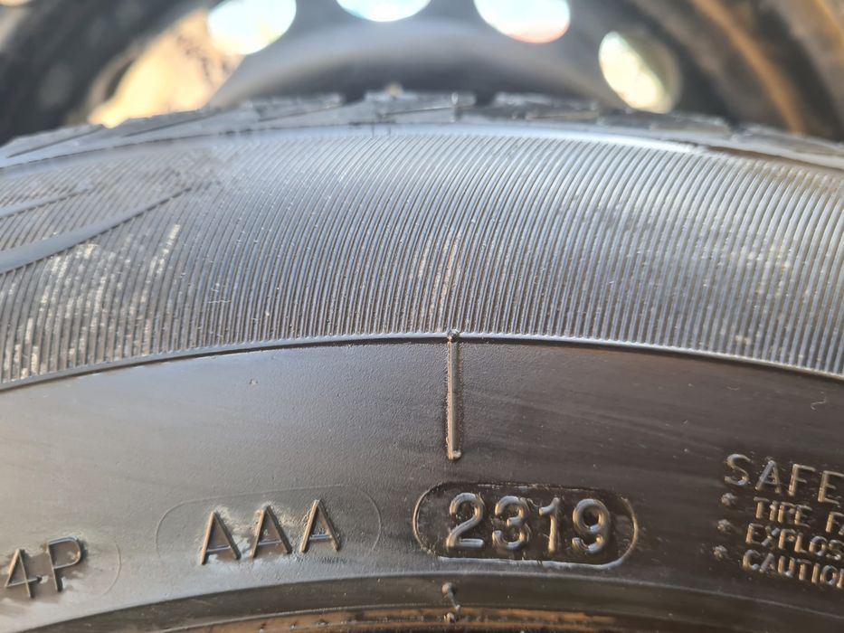 4 Cauciucuri de iarna 195/65/15 cu jante de tabla originale VW, proveniență Germania !!