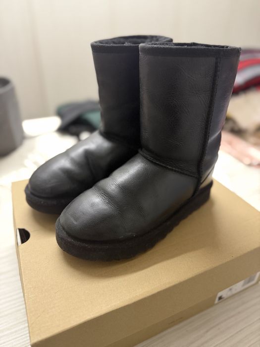 Cizme Ugg negre din piele marimea 37