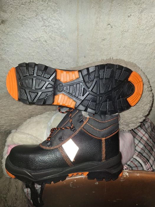 Продам ботинки мужские зимние