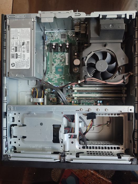 Vând două variante unități de calculator HP fără hardisc
