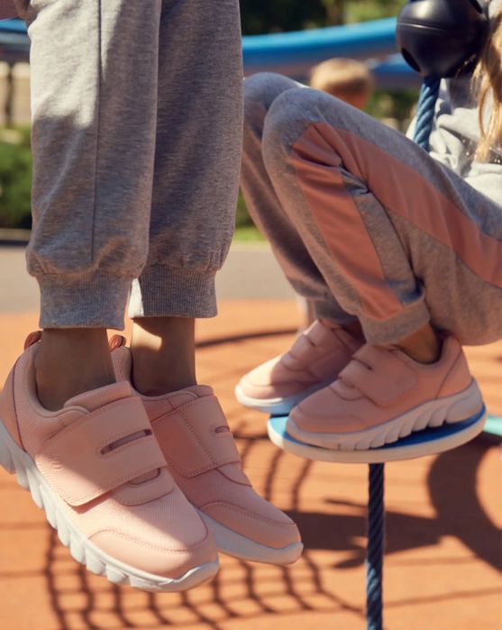 Продам. Кроссовки. Девочке. 32 размер