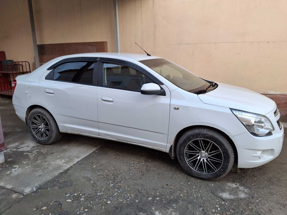 Cobalt moshinasi sotiladi