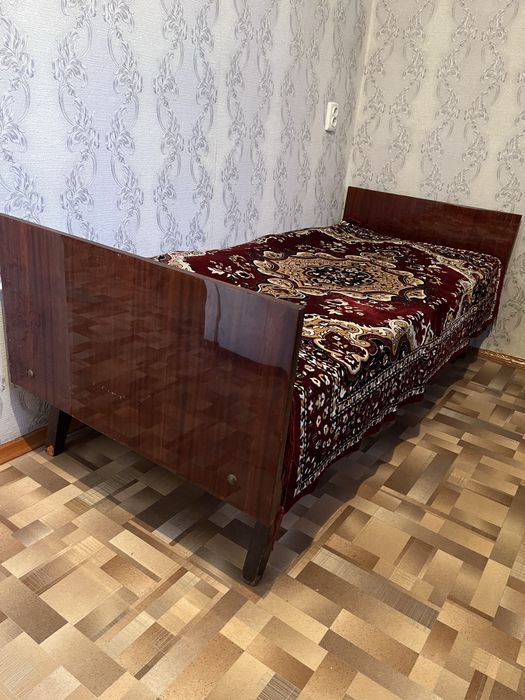 Кровать с матрасом