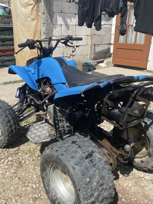 Vand atv de 200cc  in stare forte buna    Vand sau scimb   Are 4+1drepte  prinde 95km