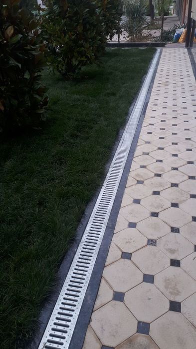 Лоток, линейной вода отвод, арик ховлида брусчатка. Полиуретановые пол