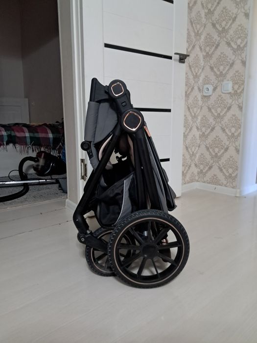 Коляска прогулочная