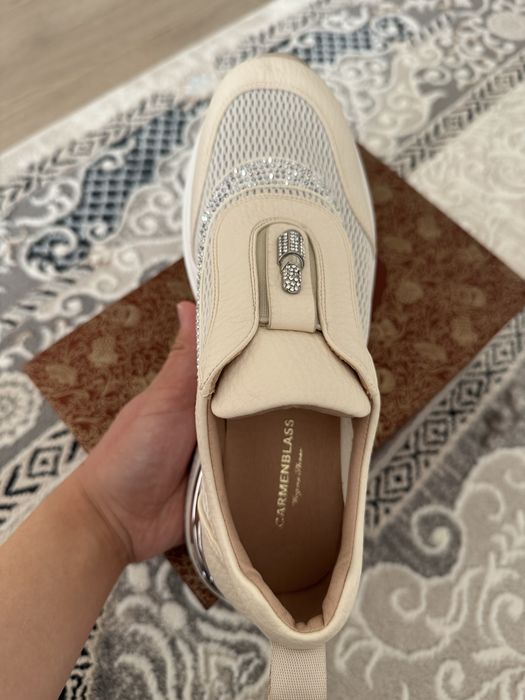 Новые кроссовки carmenblass