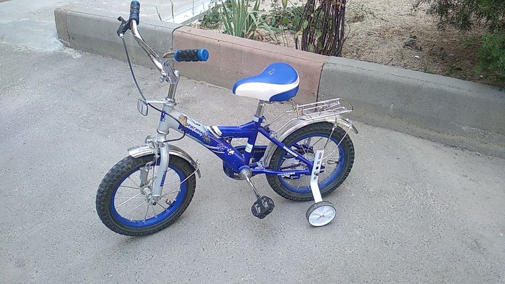 Продаётся четырёхколесный велосипед