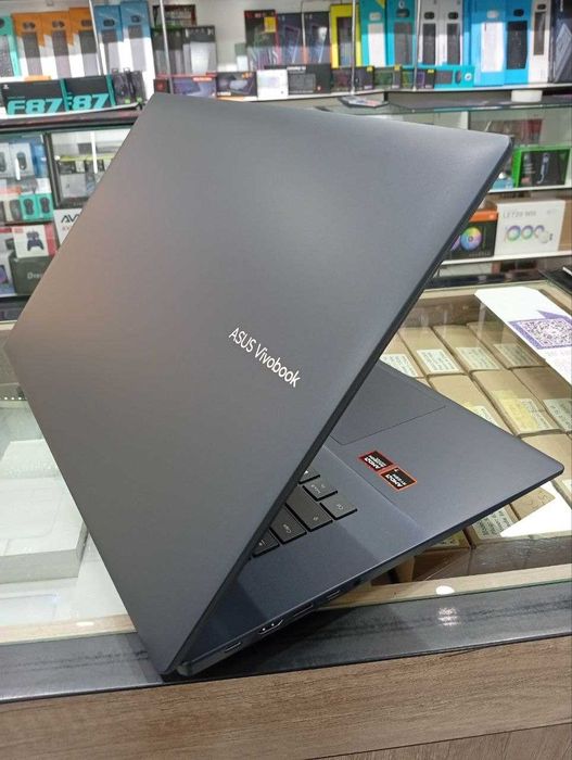 ASUS Vivobook M18 Ryzen R7-260 16GB LPDDR5 1TB SSD IPS 144Hz 300nit