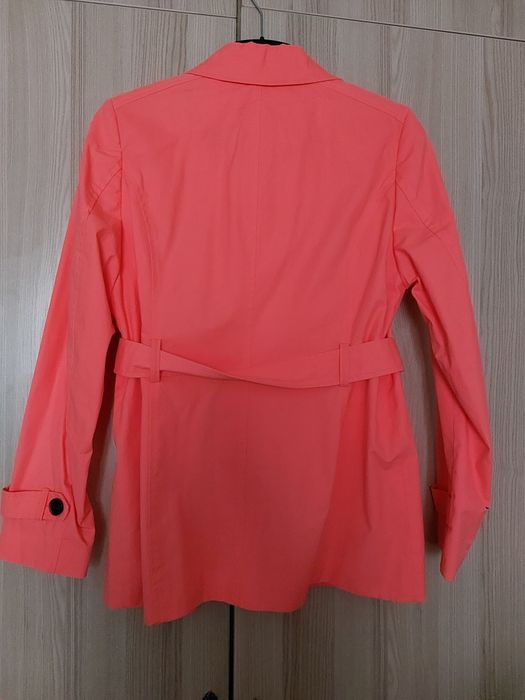 Женской куртка-плащ