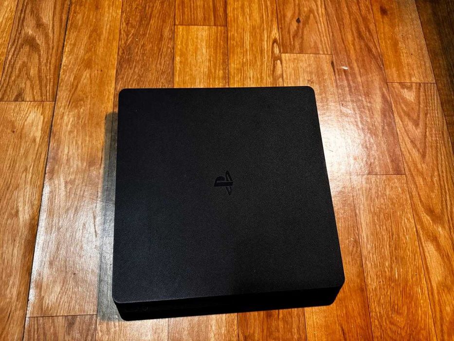 Ps 4 Slim 1TB + 5 игр