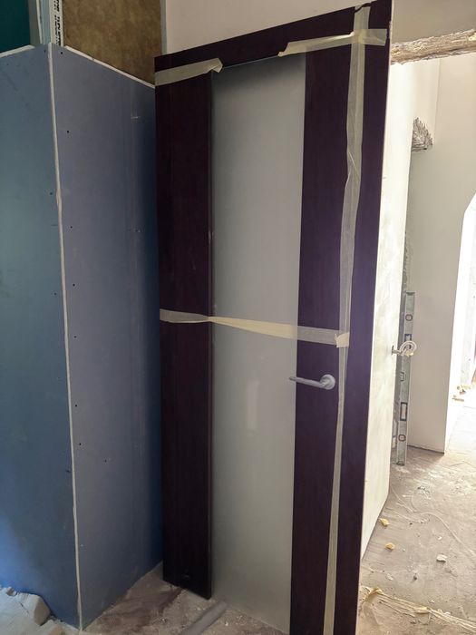 Usa MDF Furniruit Nuc Cu Sticla Securizata Balamale Ascunse