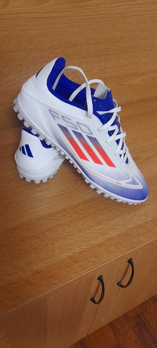 Adidasi sintetic!!