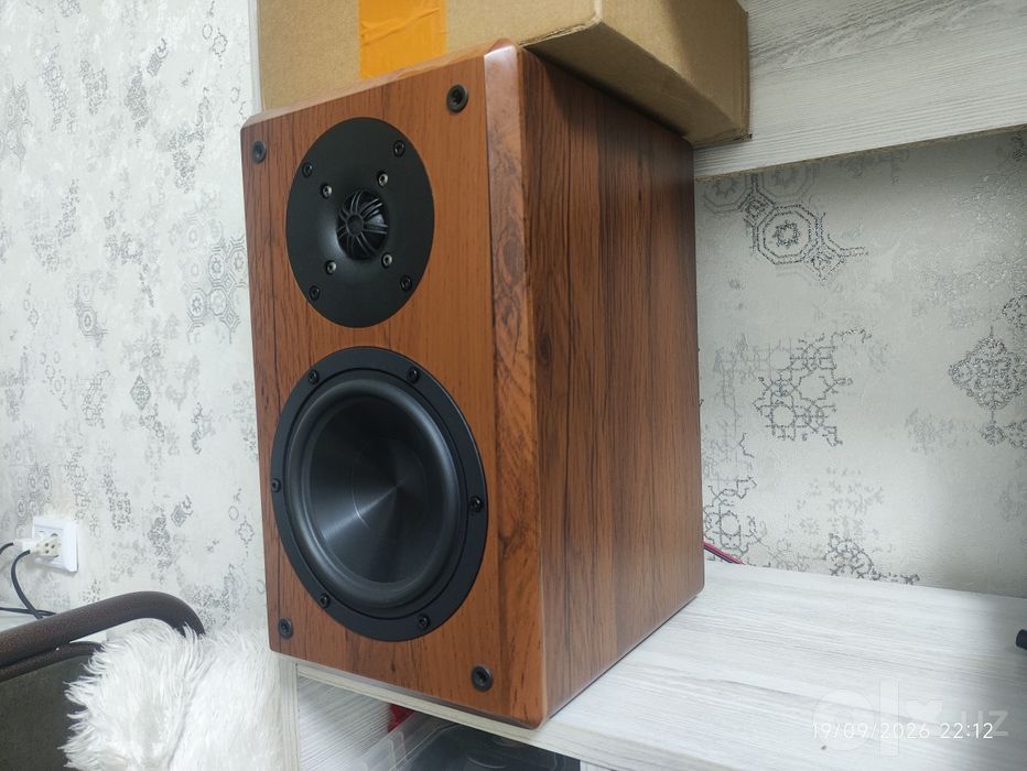 Комплект 2x полосной акустической системы класса Hi-Fi