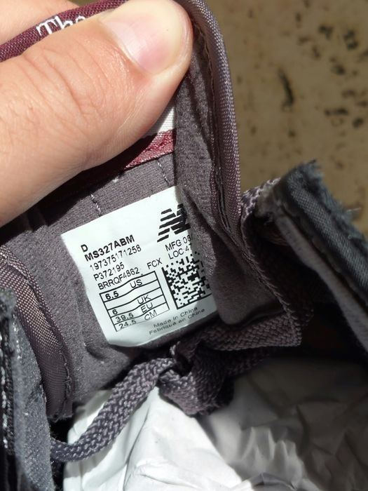 New Balance 327 sneakers culoare negru cu logo alb mărimea 39.5 noi originali