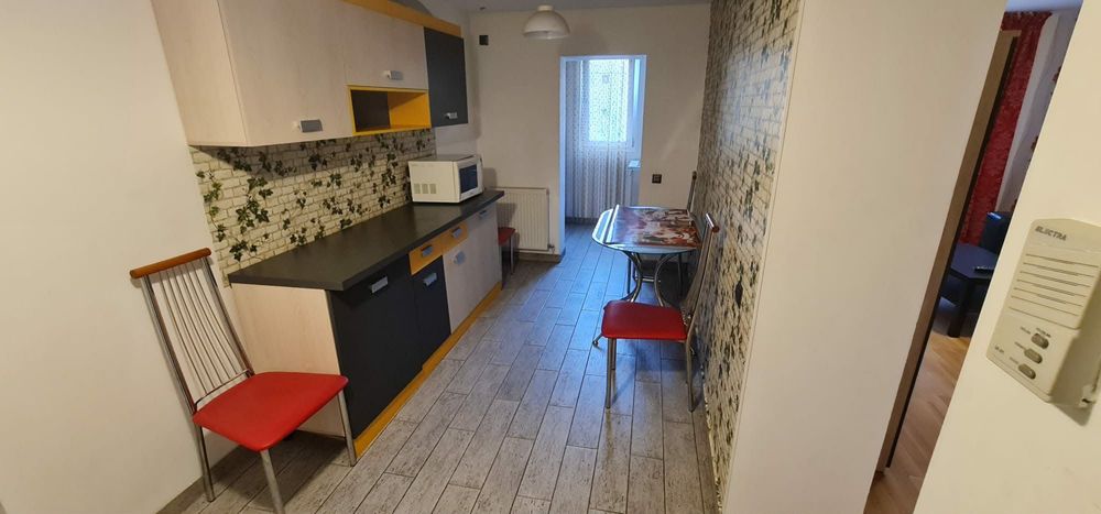 Închiriez/vând apartament 3 camere HCC, zona Cerna