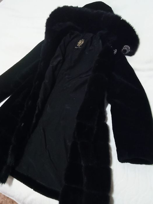 Продам шубу с капюшоном мутон с норкой