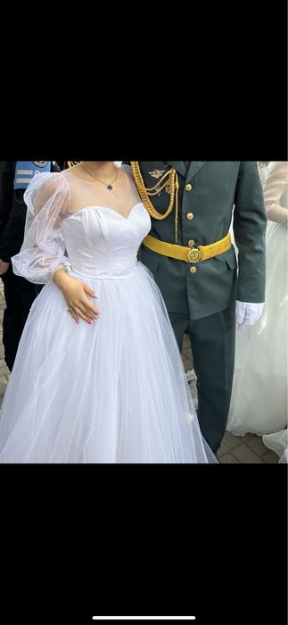 Платье белое Продам СРОЧНО