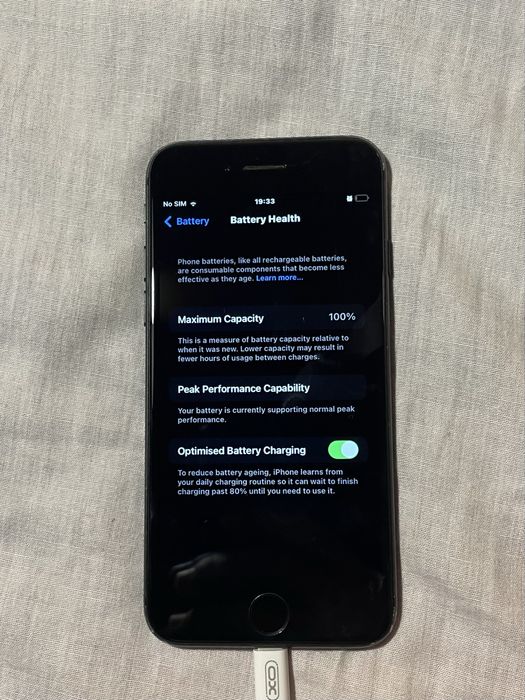 телефон Iphone 7 + калъф