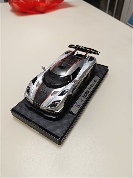 Koenigsegg Agera 1.32! Металлическая модель со светом и звуком