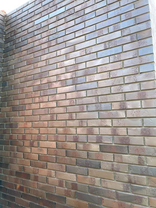 Klinker g‘isht — mavjud. Кирпич клинкерный һ— устойчивый, красивый